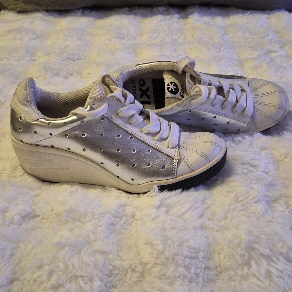 Women Metallic Silver Lace-Up Sneakers